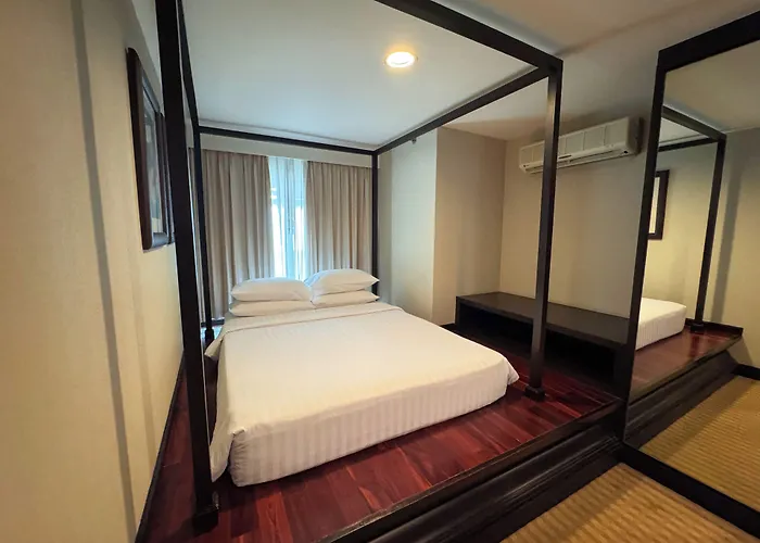 The Narathiwas & Sathorn 4*