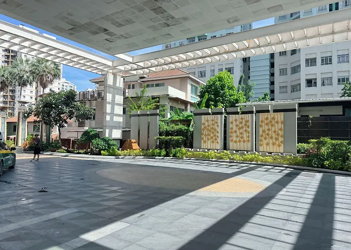 The Narathiwas & Sathorn 4*