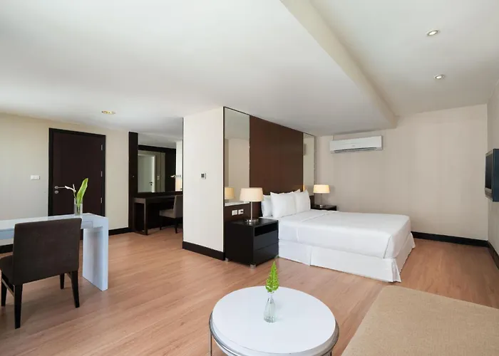 The Narathiwas & Sathorn 4*